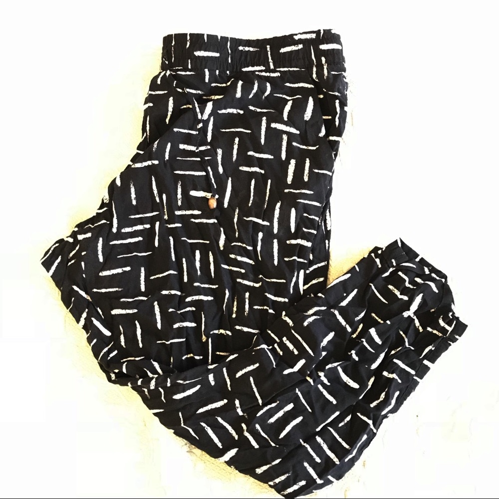 🎉CLOSET CLEAROUT🎉 Old Navy Drawstring Capris